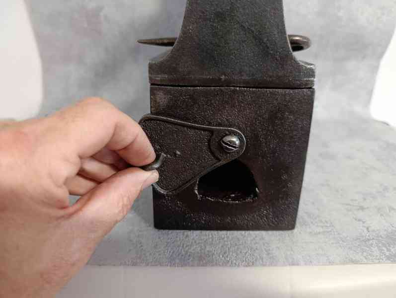 Obrovská atypická komínová žehlička, 9,65kg top do sbírky - foto 11