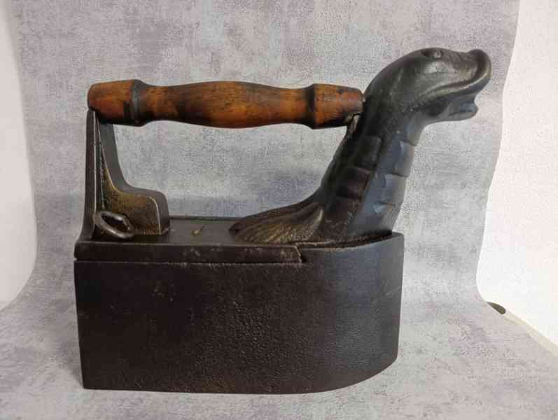 Obrovská atypická komínová žehlička, 9,65kg top do sbírky - foto 2