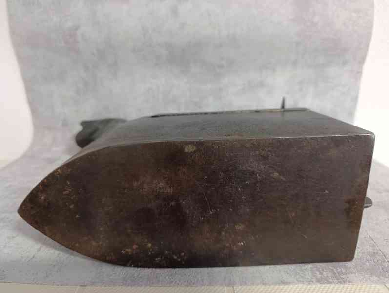 Obrovská atypická komínová žehlička, 9,65kg top do sbírky - foto 6