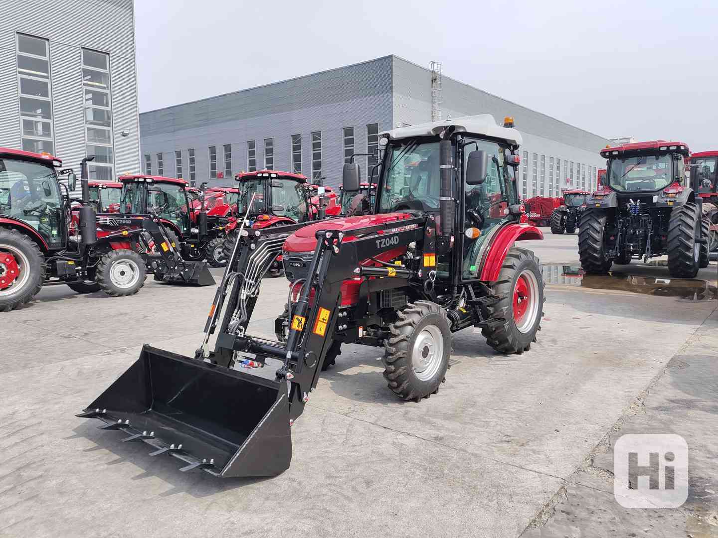 Traktor HANWO HWE 354 C, STAGE V, 4 válcový motor víčko - foto 1