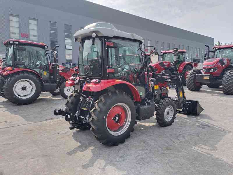 Traktor HANWO HWE 354 C, STAGE V, 4 válcový motor víčko - foto 7
