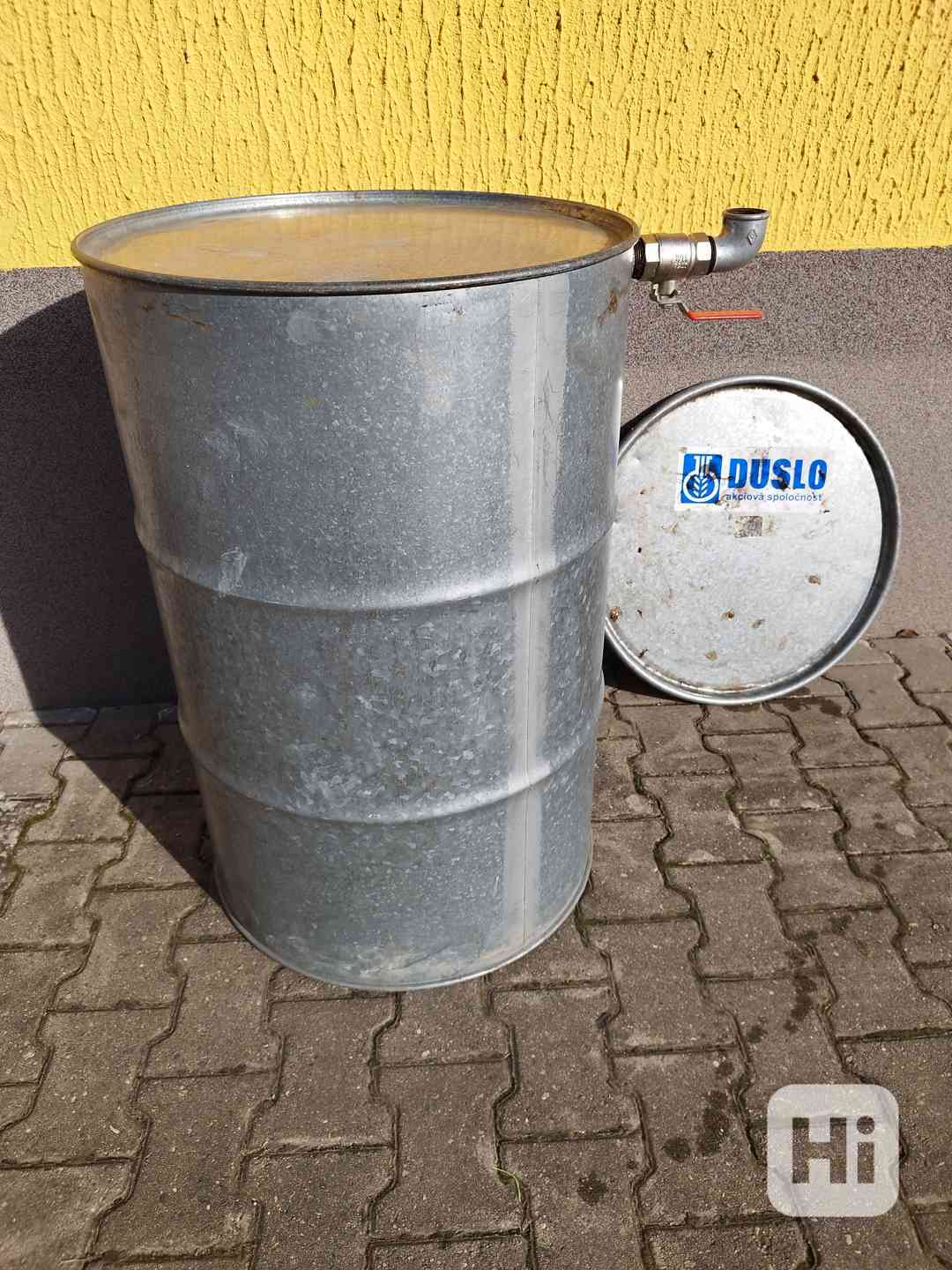 Prodám 200 l sud s kohoutem. - foto 1