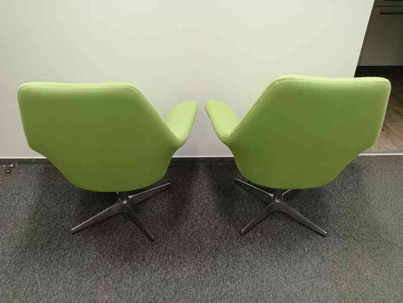 2x zelená otočná a výškově nastavitelná křesla... - foto 3