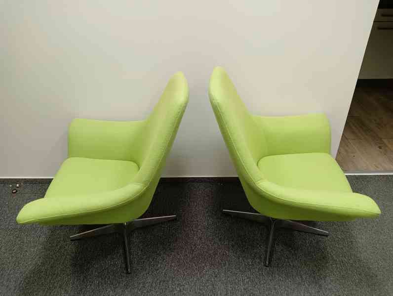 2x zelená otočná a výškově nastavitelná křesla... - foto 2