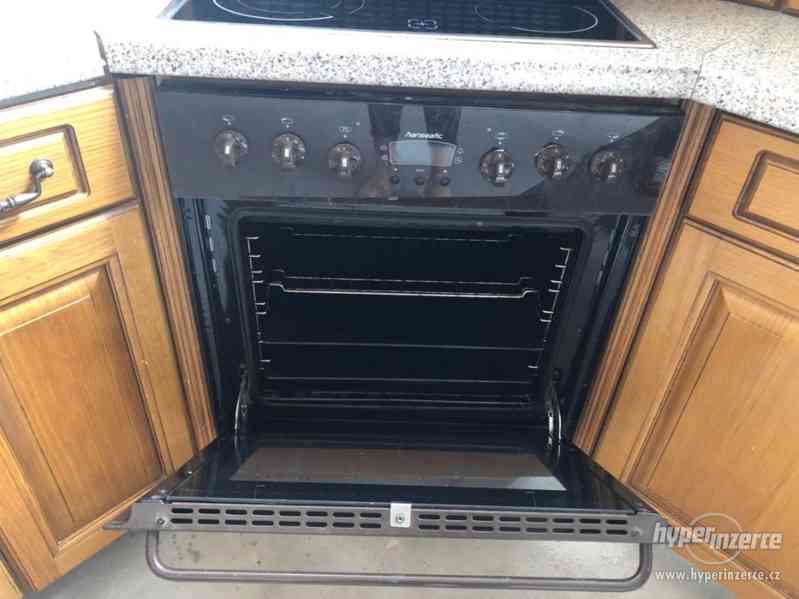 Rustikální kuchyňská linka se spotřebiči z Německa - foto 7