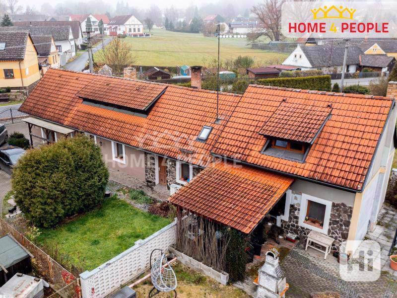 prodej rodinného domu 5+kk s bazénem, velkou stodolou, posezením, grilem v Pořežanech.  - foto 20