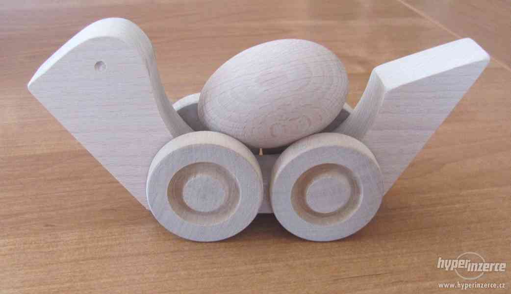 Prodám, dřevěná hračka tahací kačenka s vajíčkem - foto 1