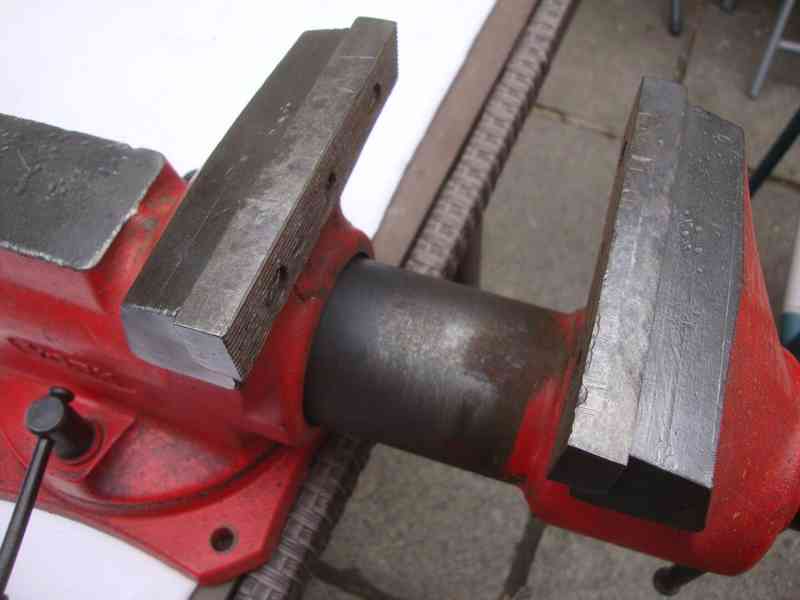Svěrák YORK 125mm červený zachovalý otočná základová deska - foto 13