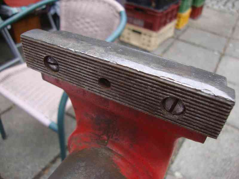 Svěrák YORK 125mm červený zachovalý otočná základová deska - foto 14
