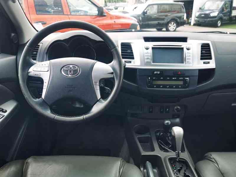 Toyota Hilux 3,0d Double Cab Executive 4x4 126kw - foto 6