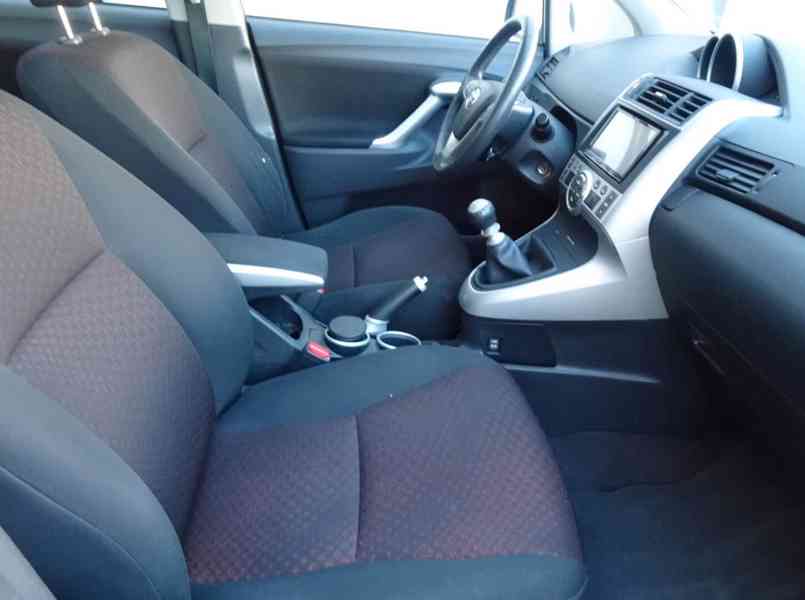 Toyota Verso Edition 1.8i benzín 108kw - foto 14