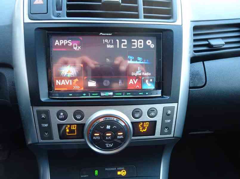 Toyota Verso Edition 1.8i benzín 108kw - foto 15