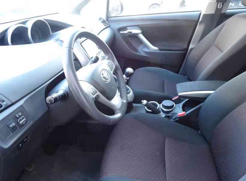 Toyota Verso Edition 1.8i benzín 108kw - foto 11