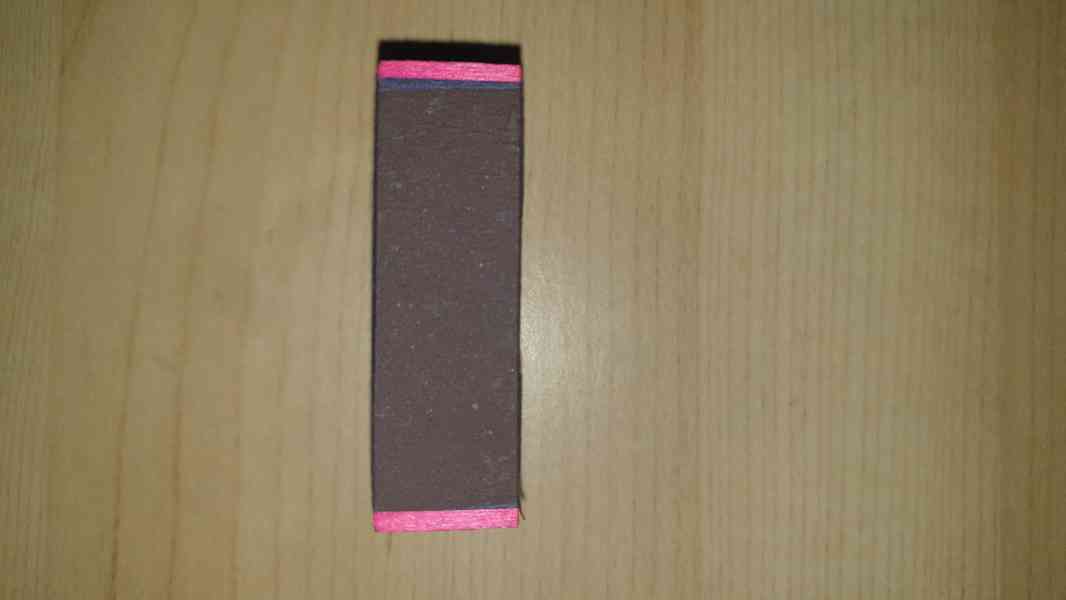 Stará dýhovaná krabička se zápalkami. - foto 2