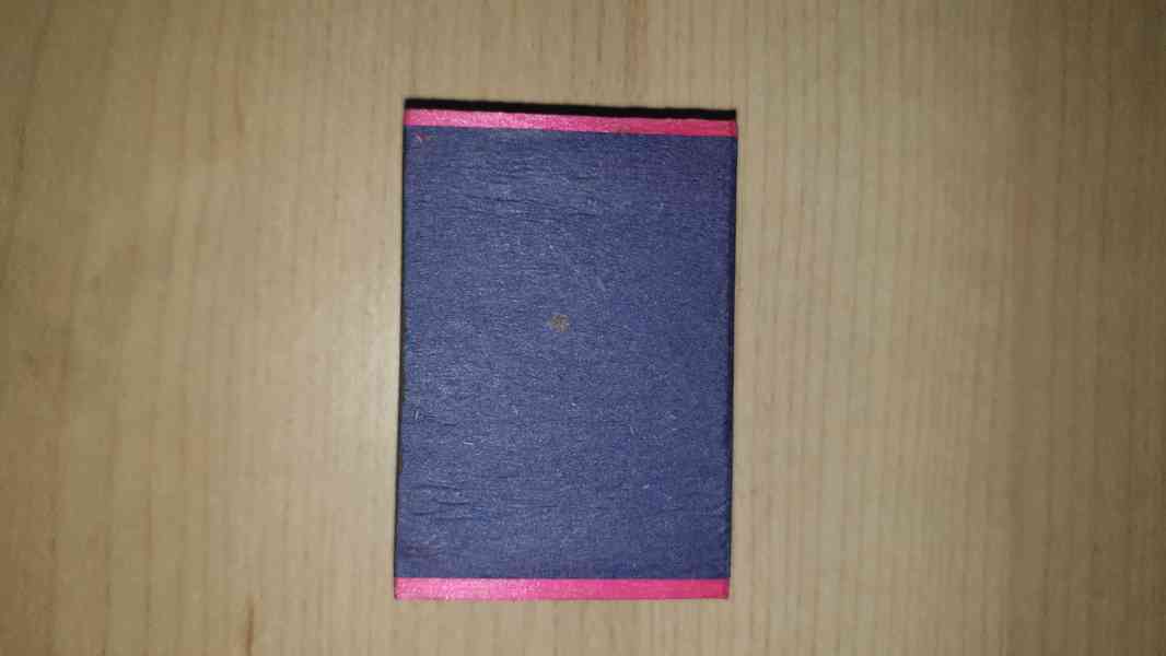 Stará dýhovaná krabička se zápalkami. - foto 3