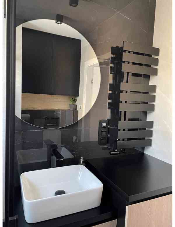 Kulaté koupelnové zrcadlo leštěné - KOLO cut side