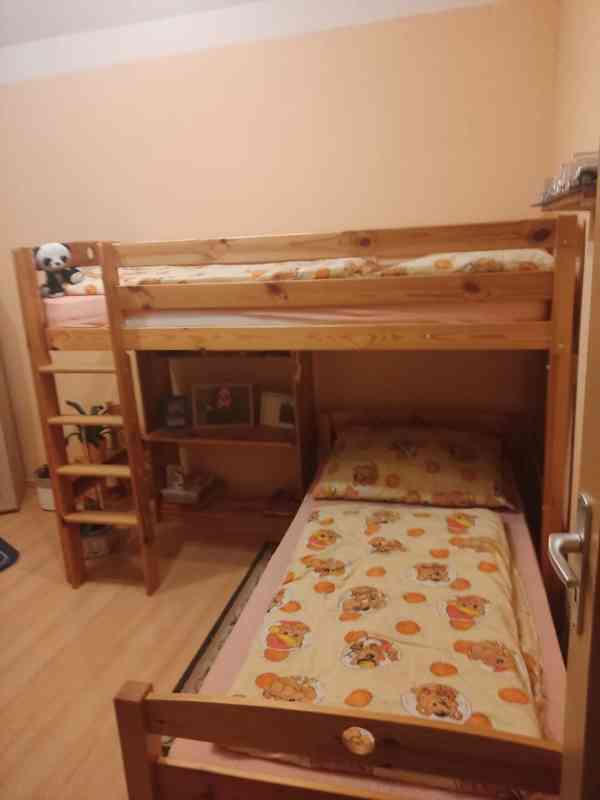 Dvoupatrová postel s rošty a matracemi - foto 2
