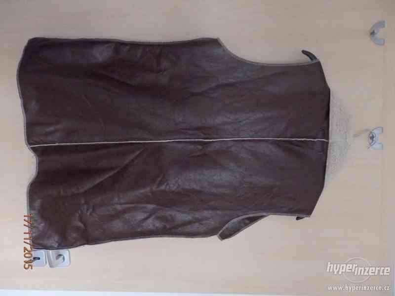 Módní vesta s límcem - foto 3