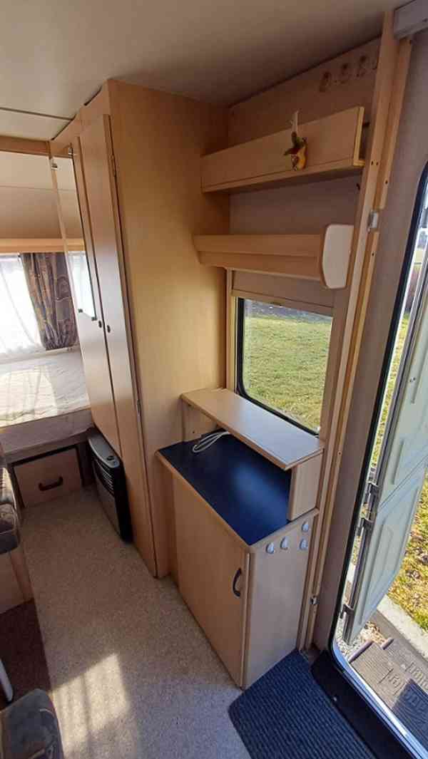 Karavan CRUAU de Luxe 420 + toaleta + 100 km + nová STK - foto 14