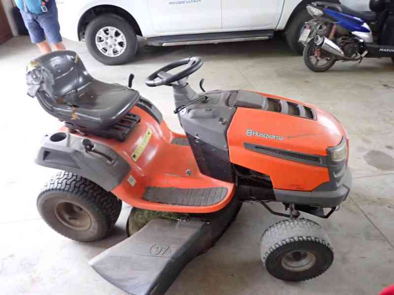 Zahradní traktor Husqvarna LT 151 - foto 2