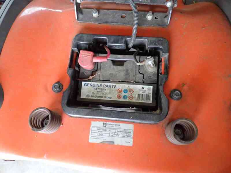 Zahradní traktor Husqvarna LT 151 - foto 4