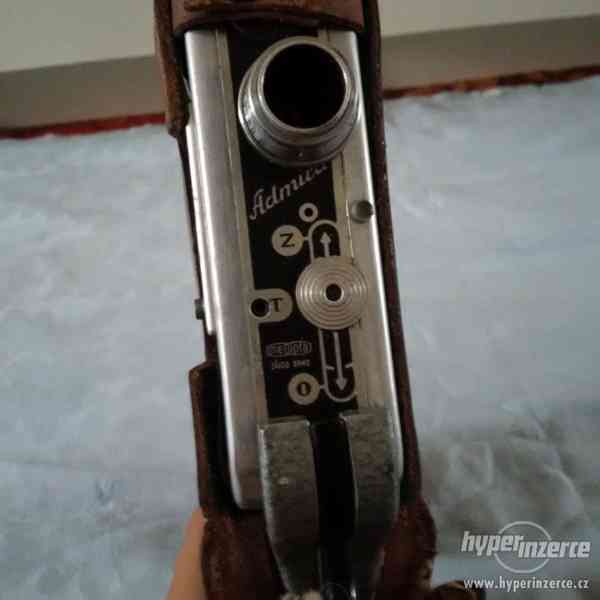 Stará pěkná kamera s koženým pouzdrem - zn.Admira 8 - foto 12