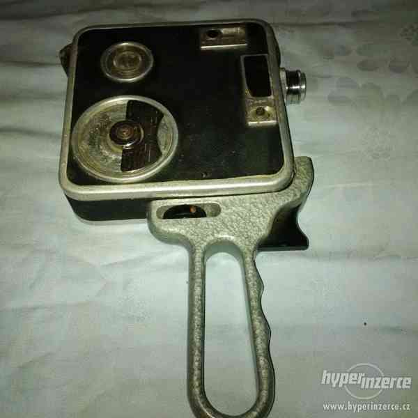Stará pěkná kamera s koženým pouzdrem - zn.Admira 8 - foto 17