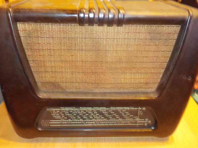 Stará bakelitová radia a jiná - foto 1