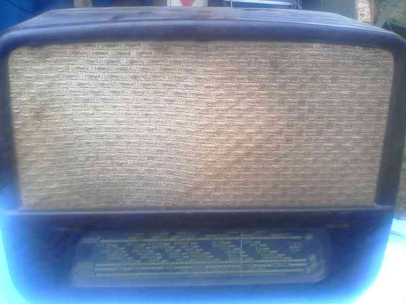 Stará bakelitová radia a jiná - foto 3