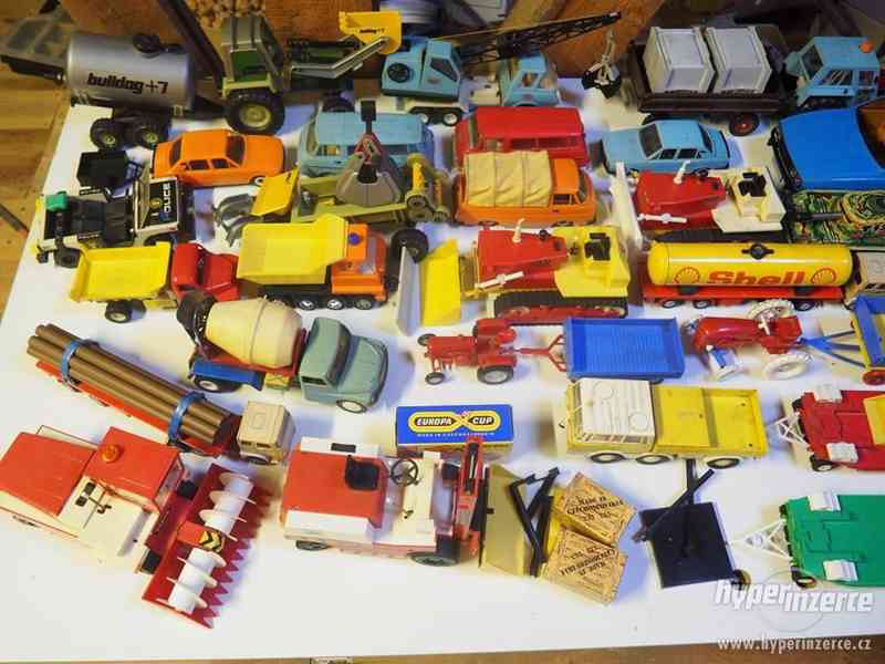 prodám staré hračky autíčka, Ites kdn autodráhy směr - foto 2