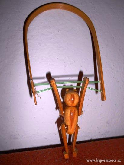 Stará dřevěná cvičící opice v orig. obalu TOP!!! - foto 2
