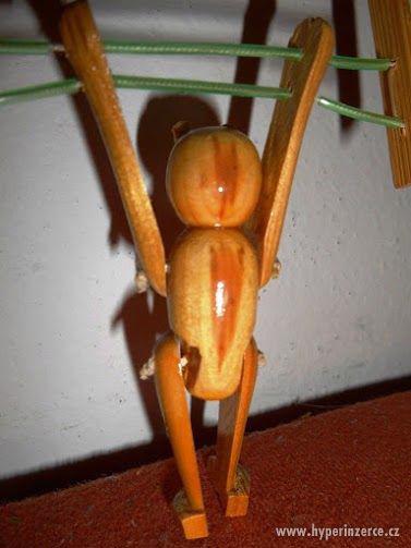 Stará dřevěná cvičící opice v orig. obalu TOP!!! - foto 3