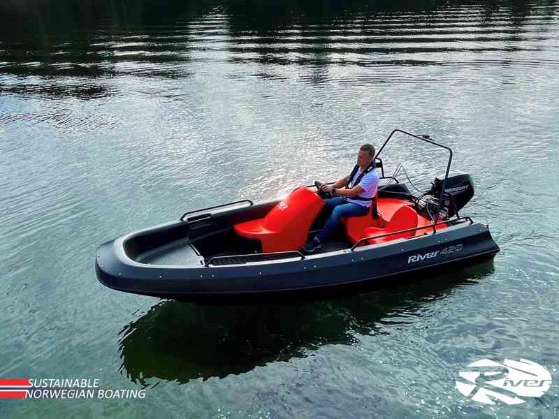 Nový motorový člun River Boats 420 XR - foto 8