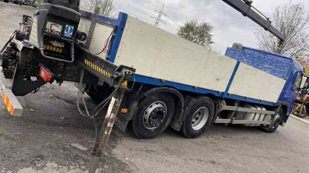 6.6m valník Volvo 6x2 spaní + HIAB 144 - foto 9