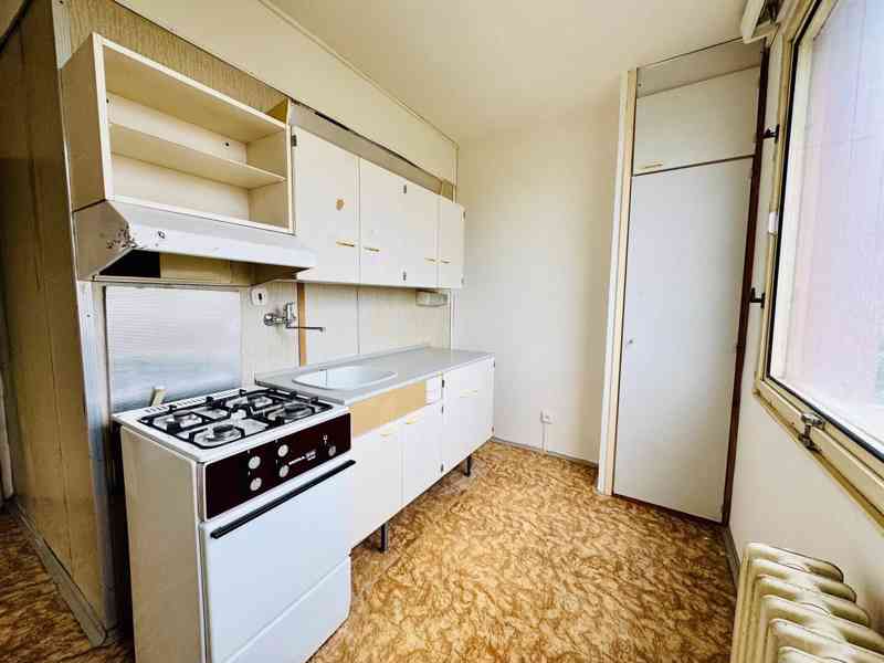 Jaroměř - družstevní byt 2+1 s lodžií - foto 2