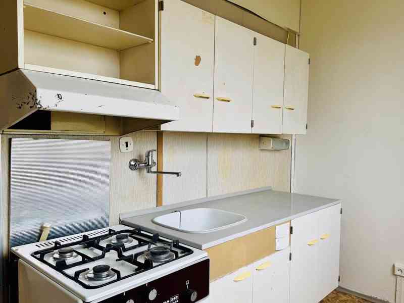 Jaroměř - družstevní byt 2+1 s lodžií - foto 11