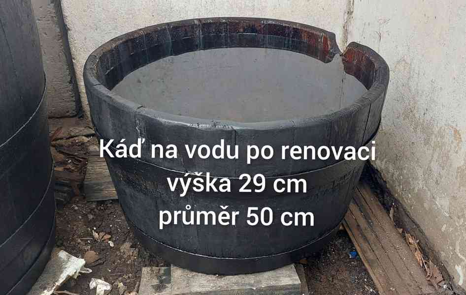 Dřevěné sudy a kádě na vodu. - foto 9