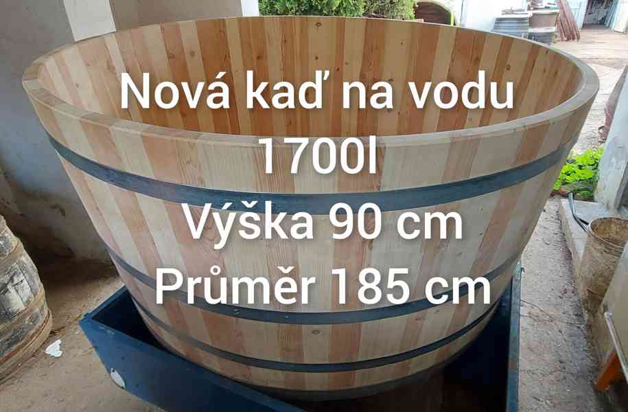 Dřevěné sudy a kádě na vodu. - foto 8