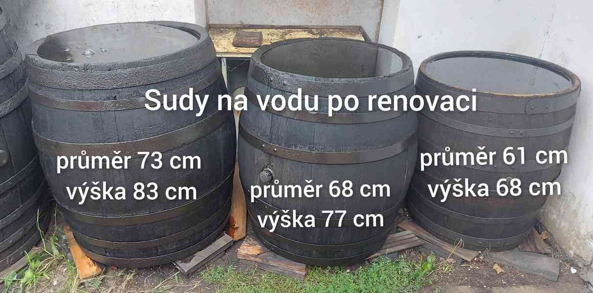 Dřevěné sudy a kádě na vodu. - foto 11