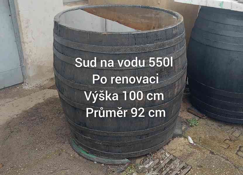 Dřevěné sudy a kádě na vodu. - foto 14