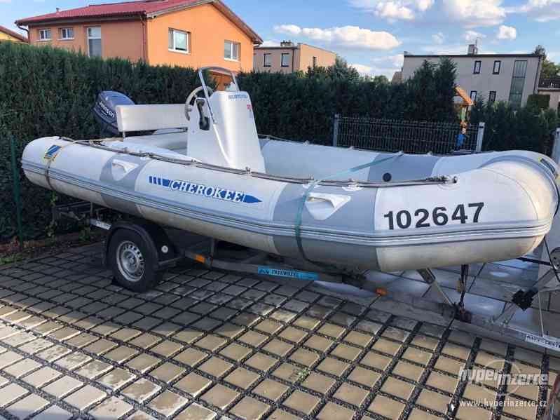 ZODIAC CHEROKEE rib člun 4,4 m s motorem Johnson 50HP