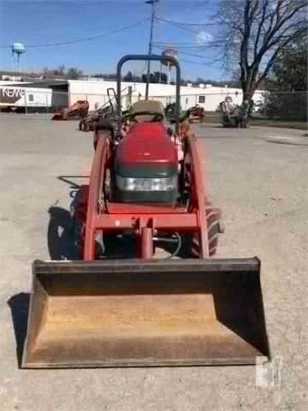 Traktor CASE IH DX25E