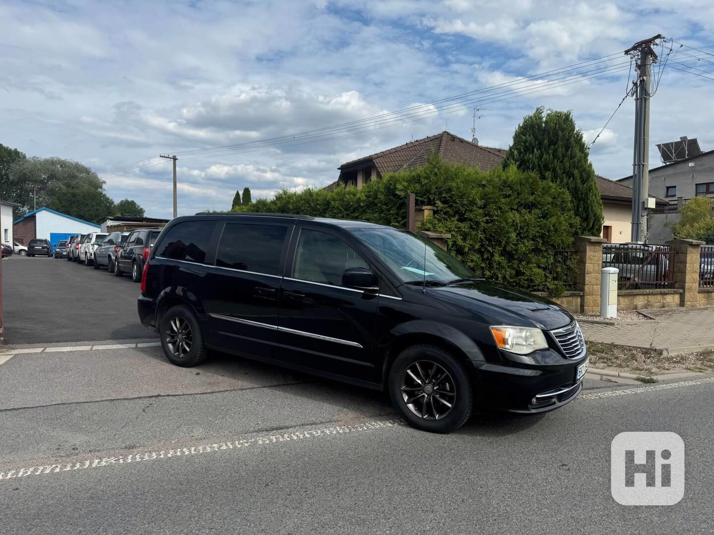 Chrysler Town Country 3.6 RT Stown DVD 2012 - foto 1