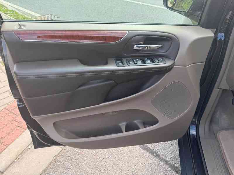 Chrysler Town Country 3.6 RT Stown DVD 2012 - foto 14