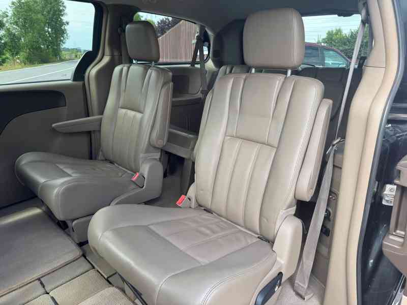 Chrysler Town Country 3.6 RT Stown DVD 2012 - foto 12