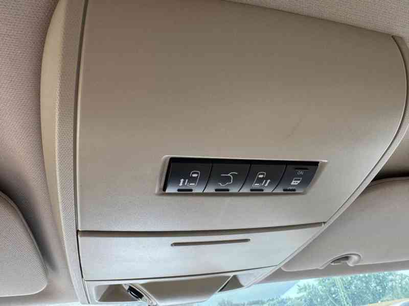 Chrysler Town Country 3.6 RT Stown DVD 2012 - foto 18