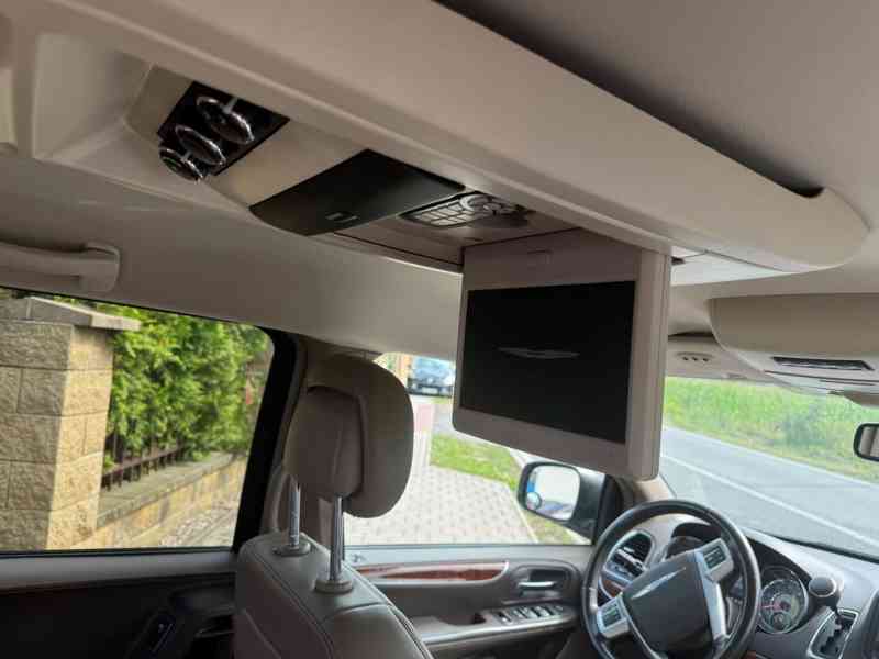 Chrysler Town Country 3.6 RT Stown DVD 2012 - foto 10