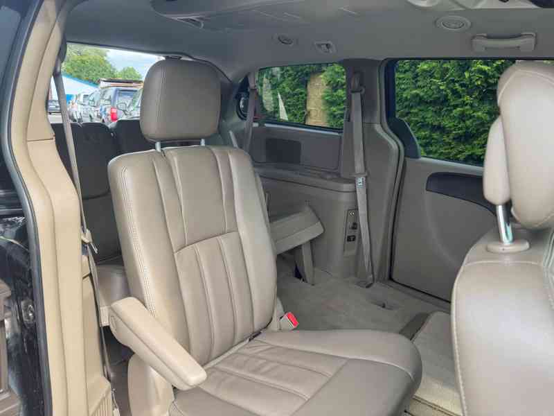 Chrysler Town Country 3.6 RT Stown DVD 2012 - foto 8