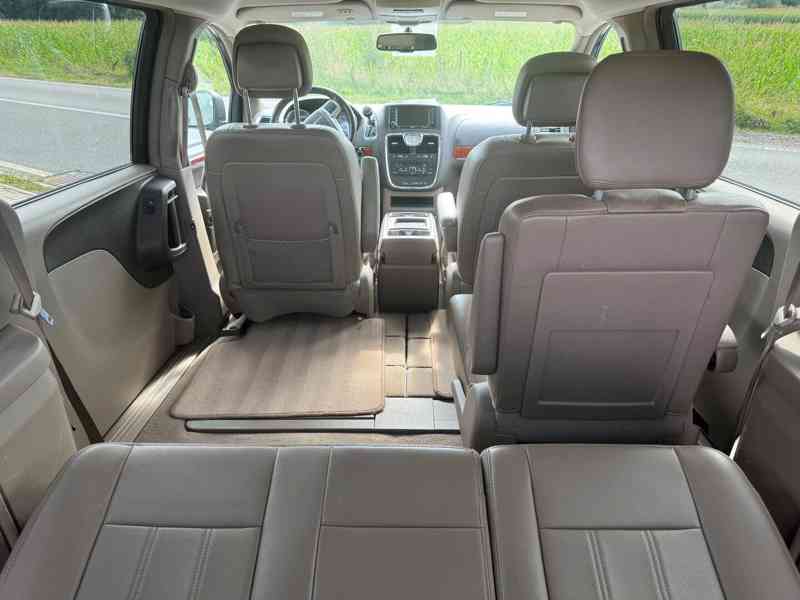 Chrysler Town Country 3.6 RT Stown DVD 2012 - foto 7