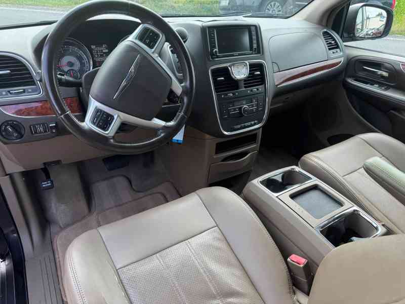 Chrysler Town Country 3.6 RT Stown DVD 2012 - foto 13